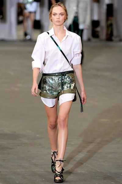 Look 32
